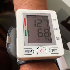 TENSIOMETRO DE MUNECA ALPHAGOMED